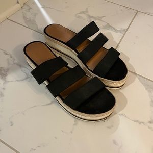 Universal Thread Sandals